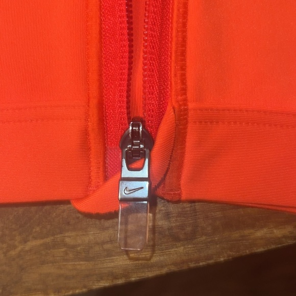 Nike Swoosh Women's Medium-Support Padded Zip-Front Sports Bra Chile Red Small - Picture 6 of 16